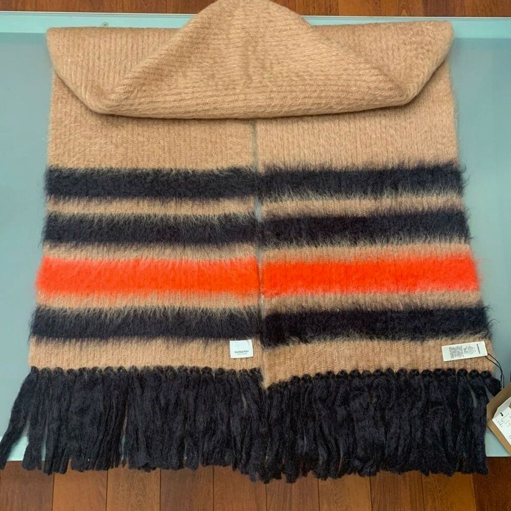 💗NWOT💗Burberry Graphic Stripe Mohair Silk Scarf